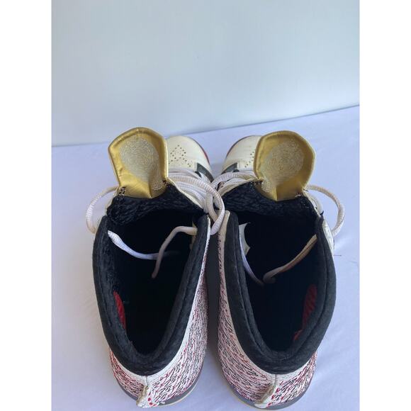Athletic_Shoes